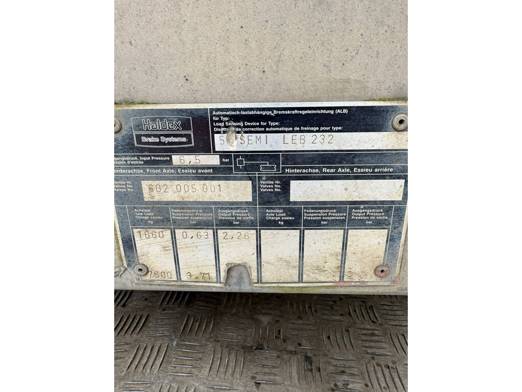 43208527-14.jpg