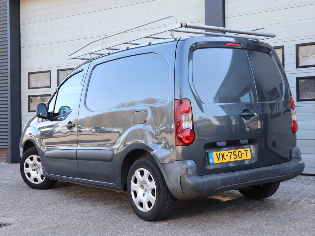 43931050-2.jpg