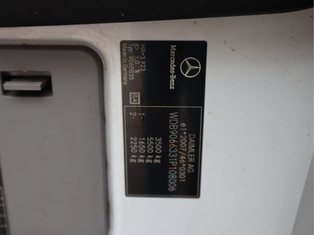 47376811-15.jpg