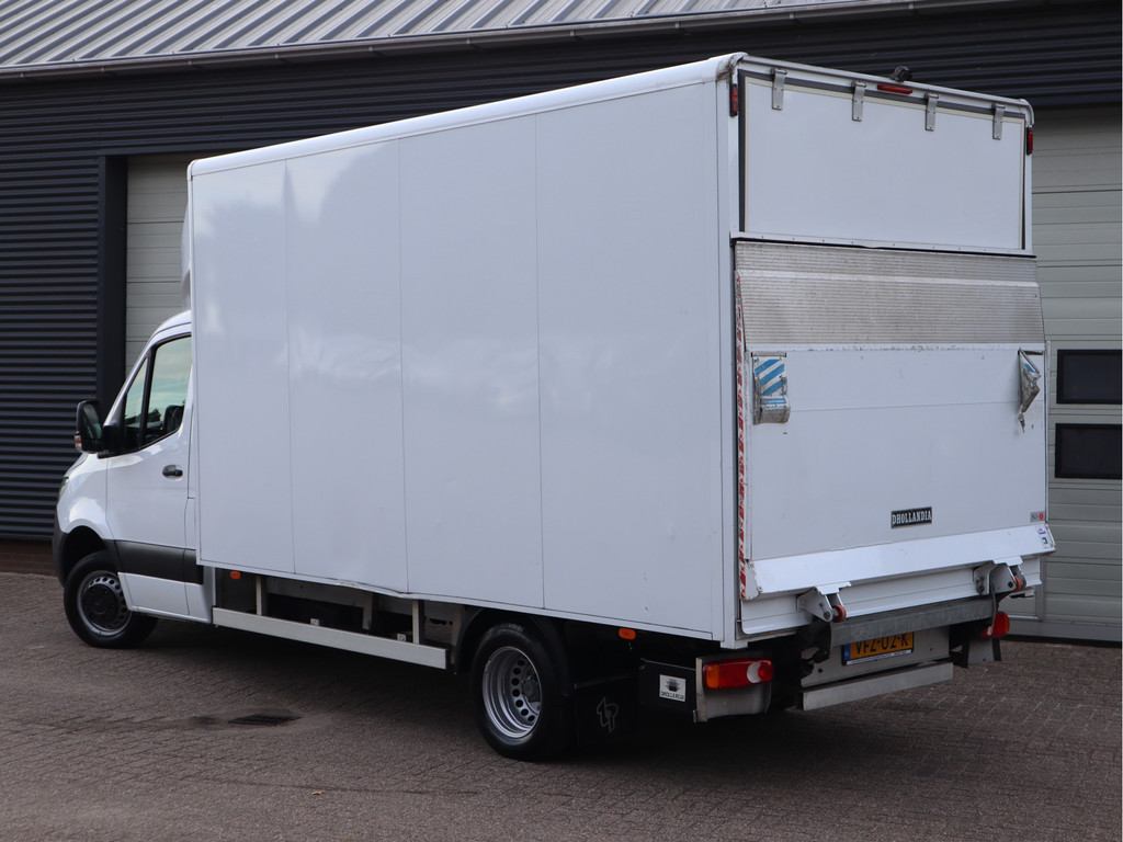 48533357-4.jpg